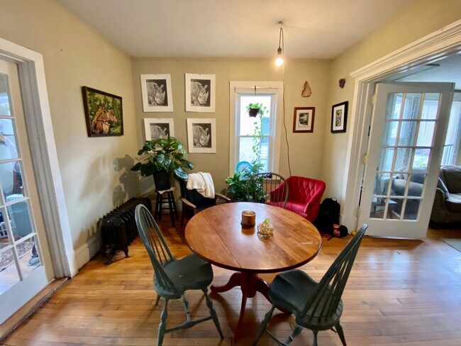 Foto del edificio - PREMIUM House! 5 bed/2bath by the U of M! Must see! Available 9/1/26