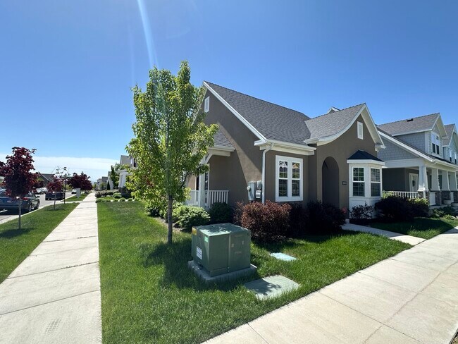 Building Photo - 10684 Wild Rice Dr
