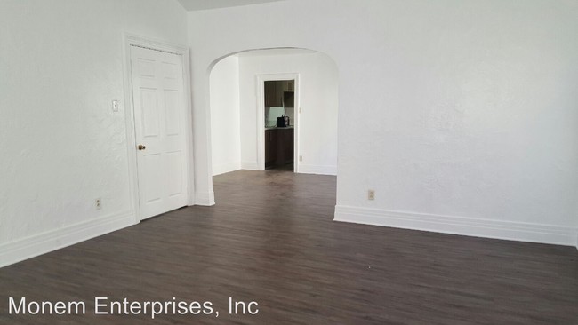 Building Photo - 1561-1569 N Serrano Ave