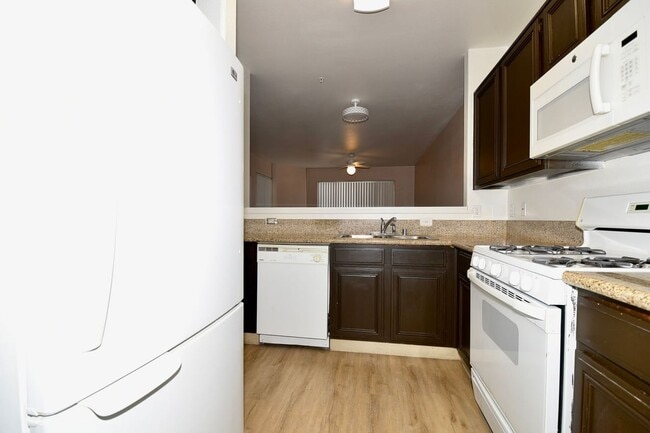 Building Photo - Charming 1 Bedroom Condo on 2nd Floor Next To Durango Casino