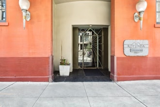 Building Photo - 330 Julia St