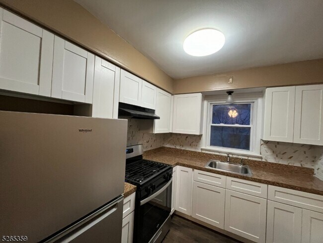 Building Photo - 80 Burnet Ave