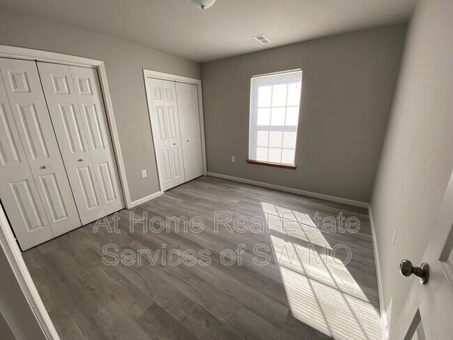Foto del edificio - 2129 Southfork Dr