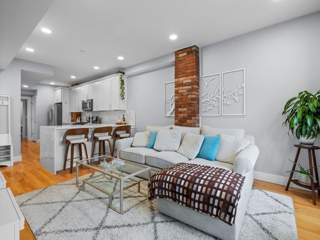 Foto principal - 154 Lexington St