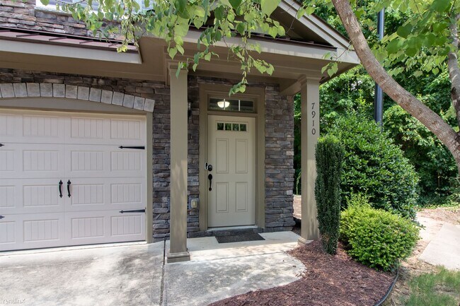 Building Photo - 3 br, 3.5 bath Townhome - 7910 Dukes Dynas...
