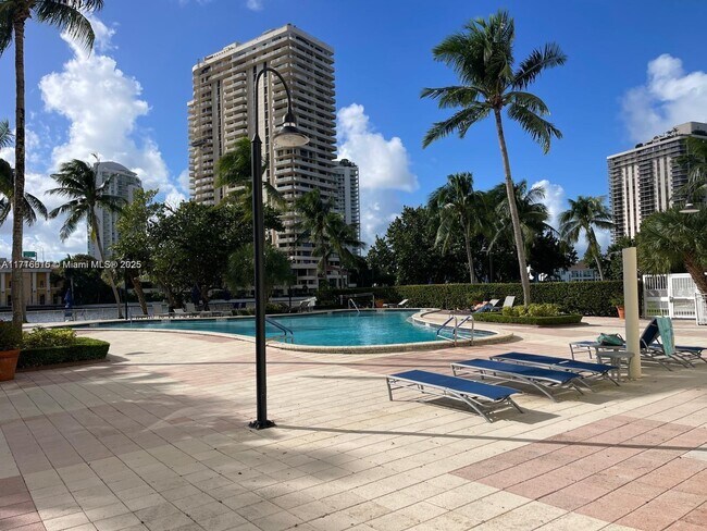 Foto del edificio - 19390 Collins Ave