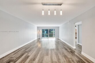 Building Photo - 3001 Portofino Isle