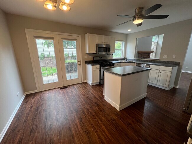 Foto del edificio - 1553 E Baronet Ln