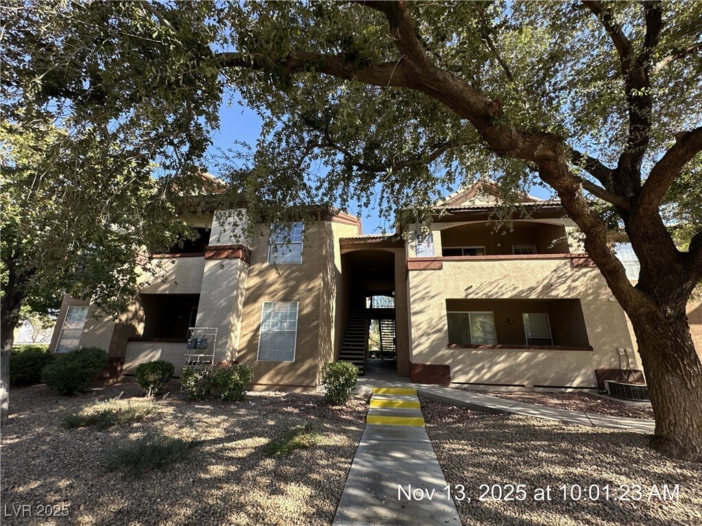 Primary Photo - 231 W Horizon Ridge Pkwy