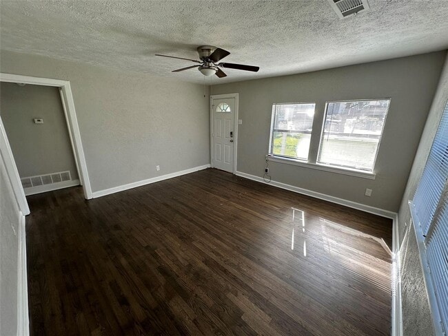 Building Photo - Close to UNT! Updated Home with Huge Yard & Flexible Layout