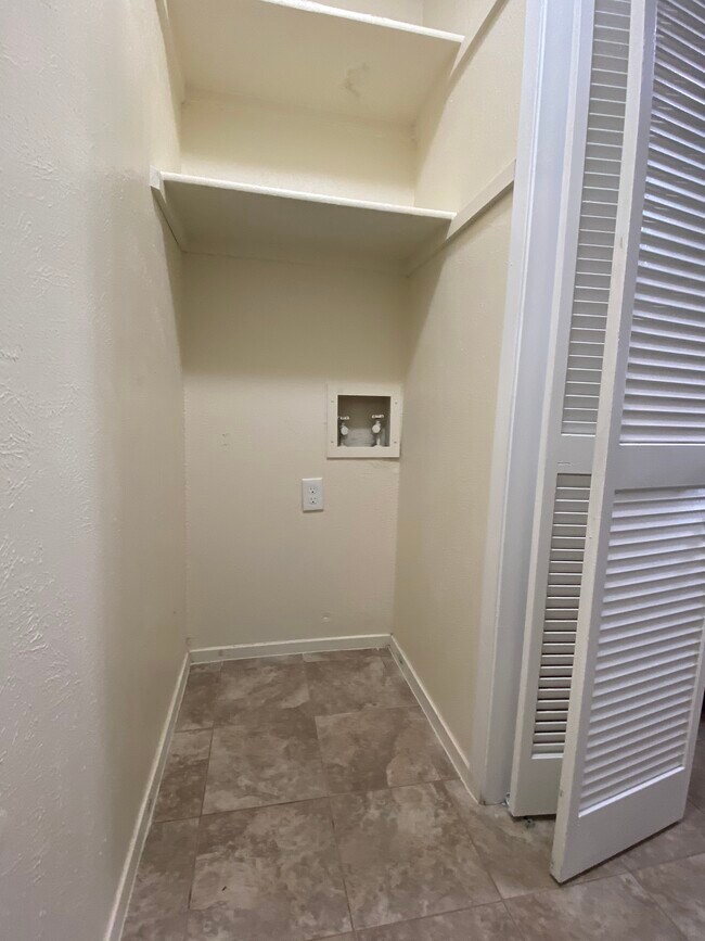 1205 Quail Valley Ln Unit 231, Arlington, TX 76011 Condo for Rent in