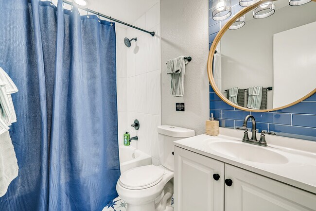 Foto del edificio - 3110 Mowry Pl