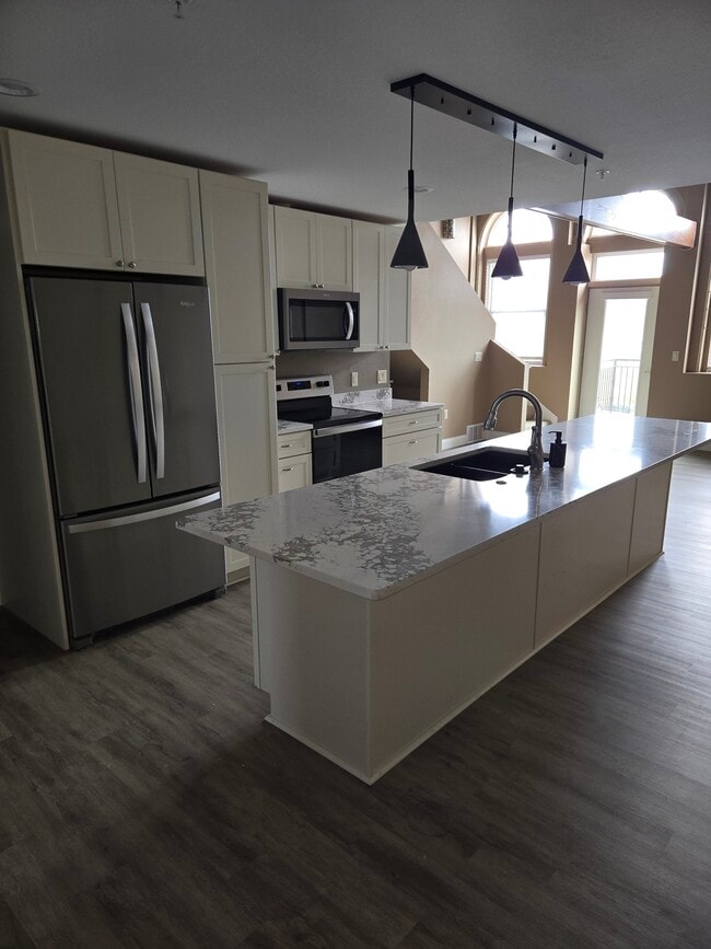 Building Photo - 208 3rd Ave W