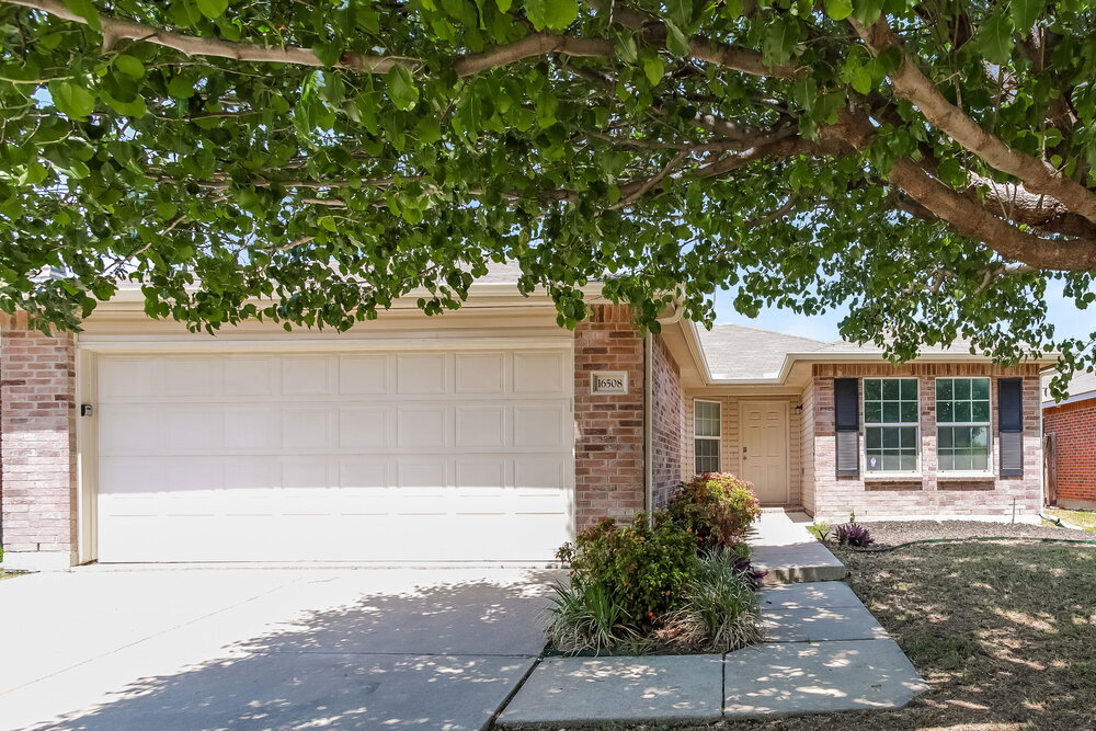 Primary Photo - 16508 Cowboy Trail