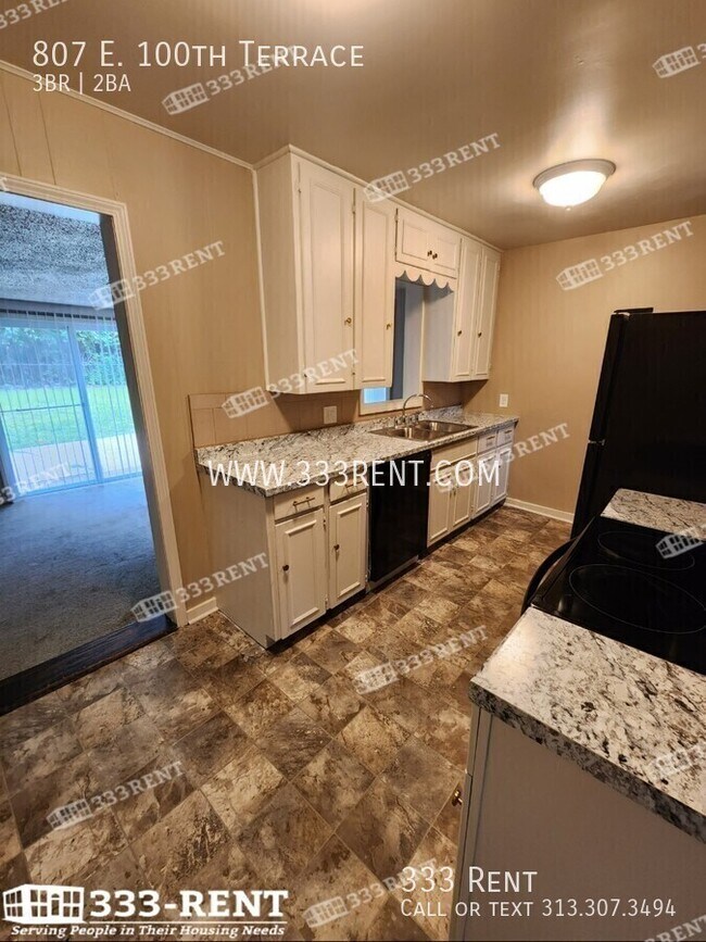 Foto del edificio - 807 E. 100th Terrace-