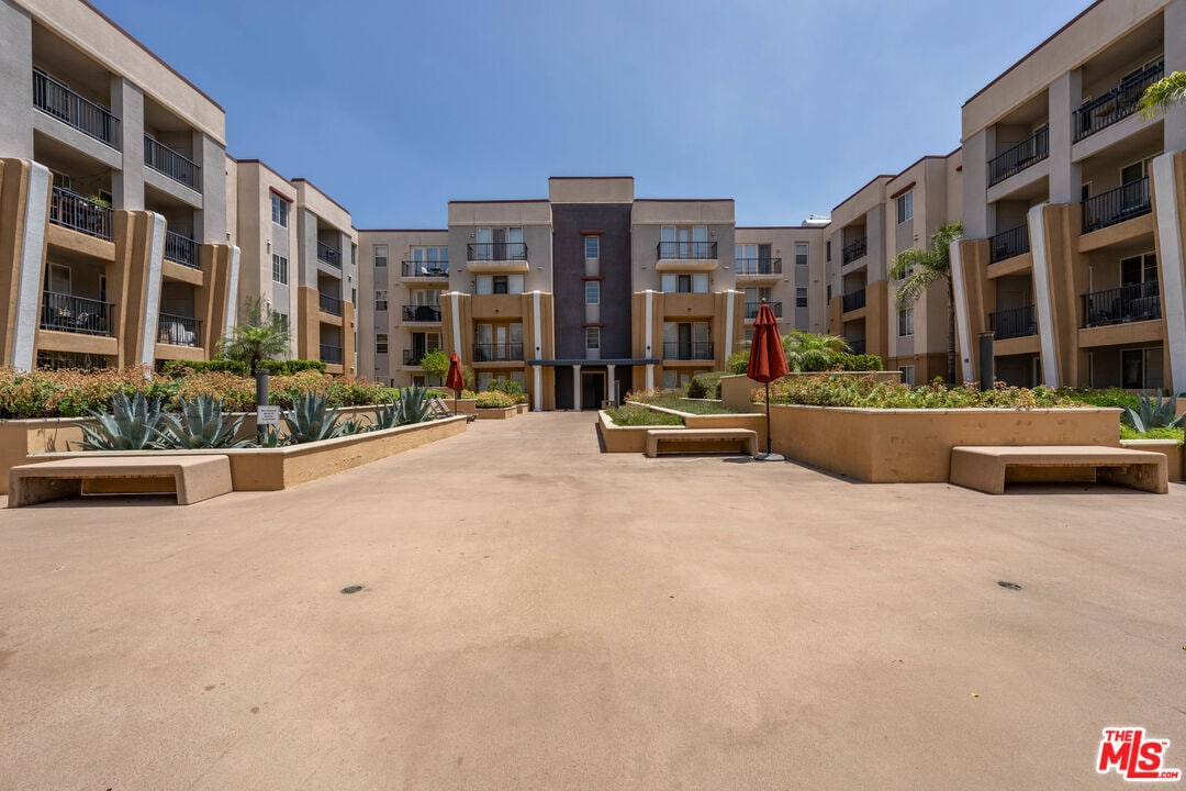 Primary Photo - 360 W Ave 26