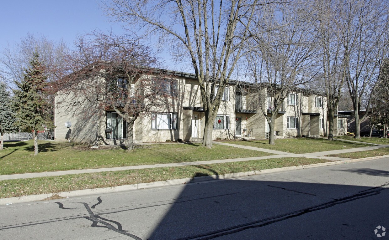 Primary Photo - 1802-1806 Lake Point Dr