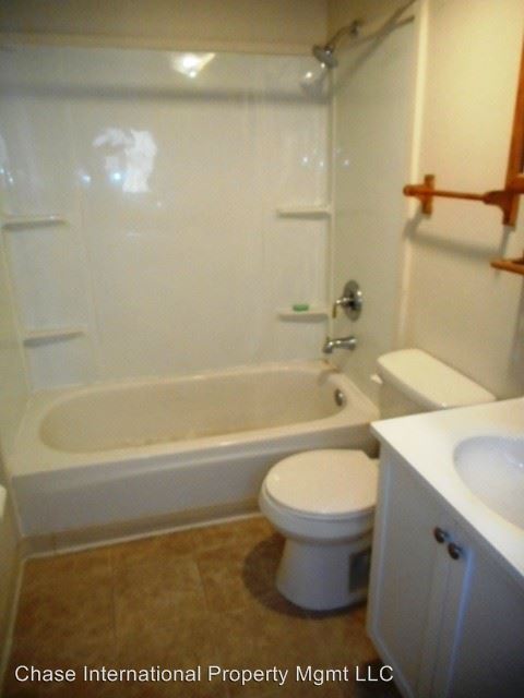 Building Photo - 3 br, 2 bath Apartment - 647 Valley Road