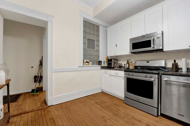 Foto del edificio - 2522 N Burling St