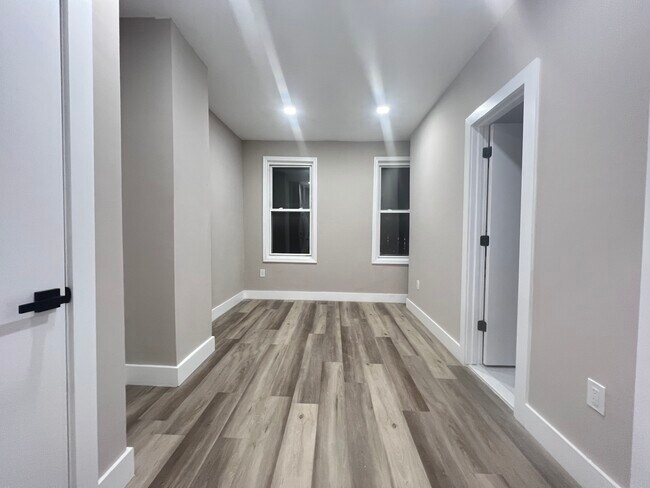 47 Avenida Logan 3R - 44 Logan Ave