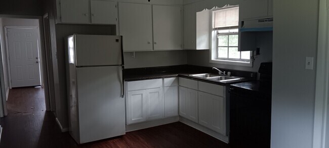 Building Photo - 211 Hooper Avenue