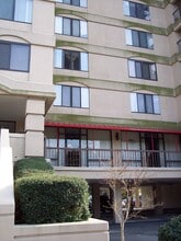 Building Photo - 1600 Park Cir