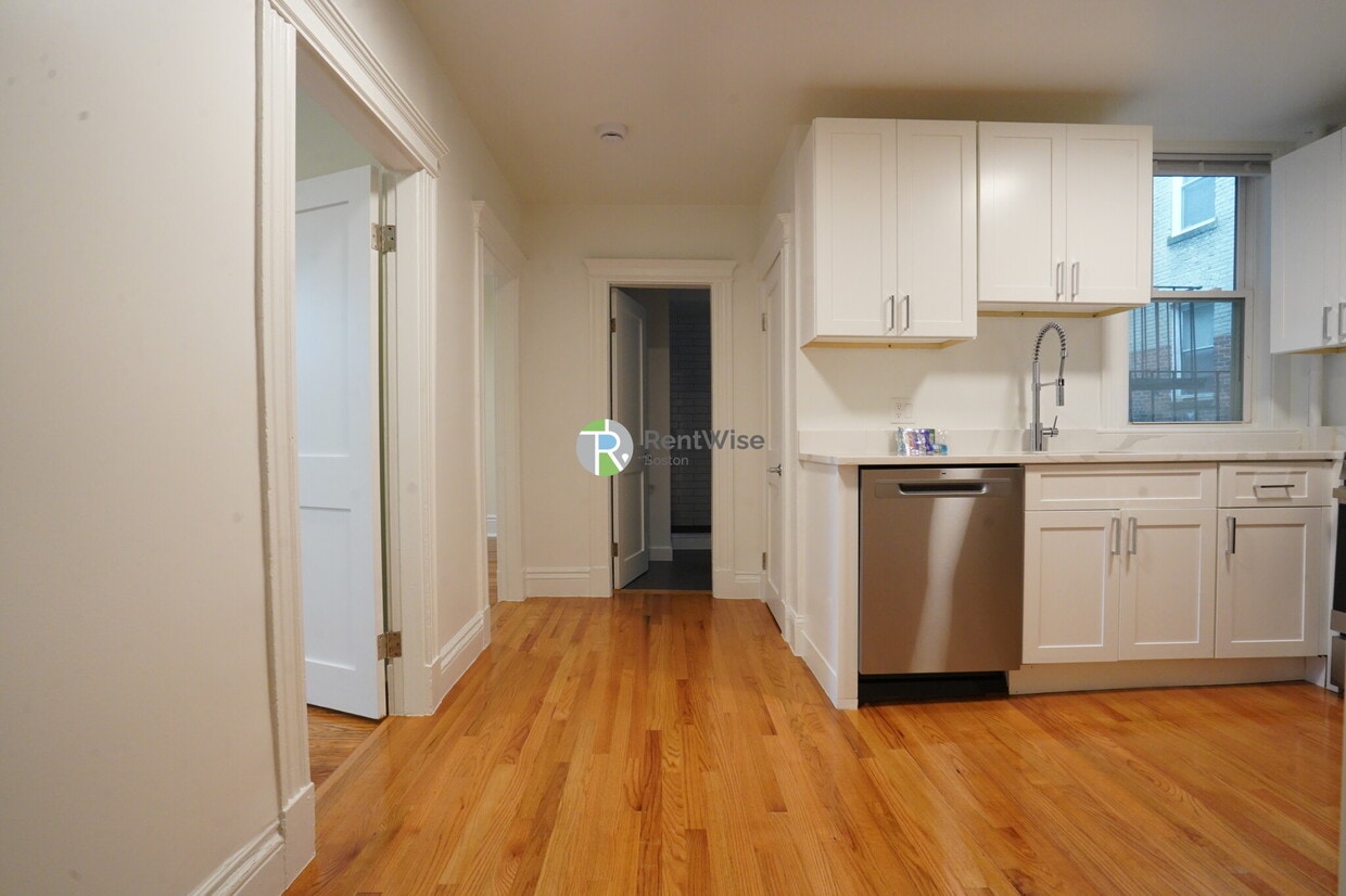 Photo - JUNE 2026-Gorgeous Brighton 1 bed, H/HW inc. No Broker Fee!