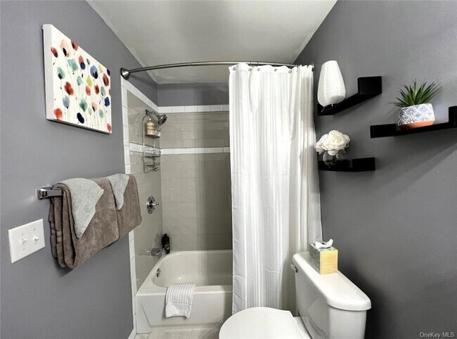 Building Photo - 99 Bridge St