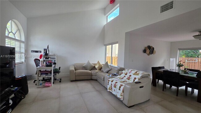 Foto del edificio - 15856 SW 112th Terrace