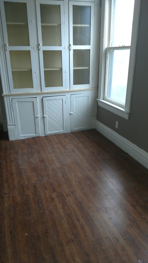 Primary Photo - 200 Elmhurst Ave