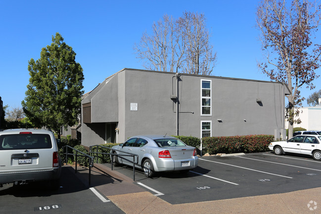 Building Photo - Parkwood Apartments