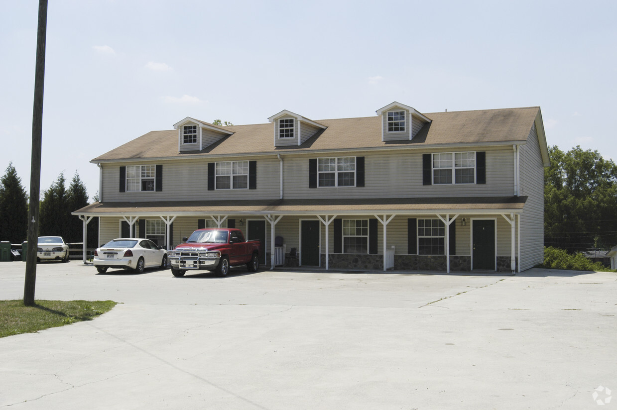 Building Photo - 651 Old Town Rd