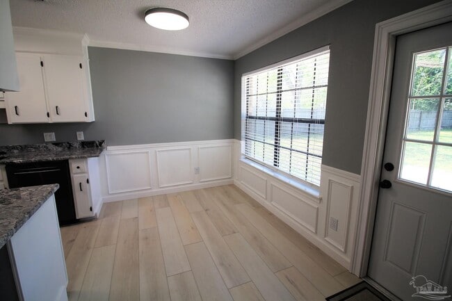 Building Photo - 10686 Silver Creek Dr