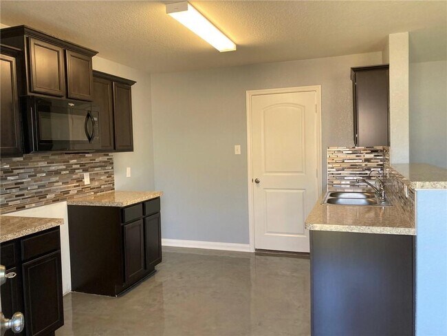 Building Photo - 420 Farmer Ln