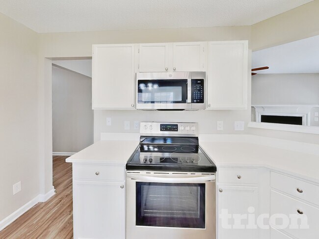 Foto del edificio - 3120 Riverbrooke Dr