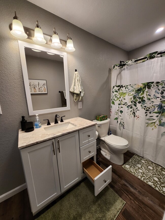 Building Photo - 450 Platt St