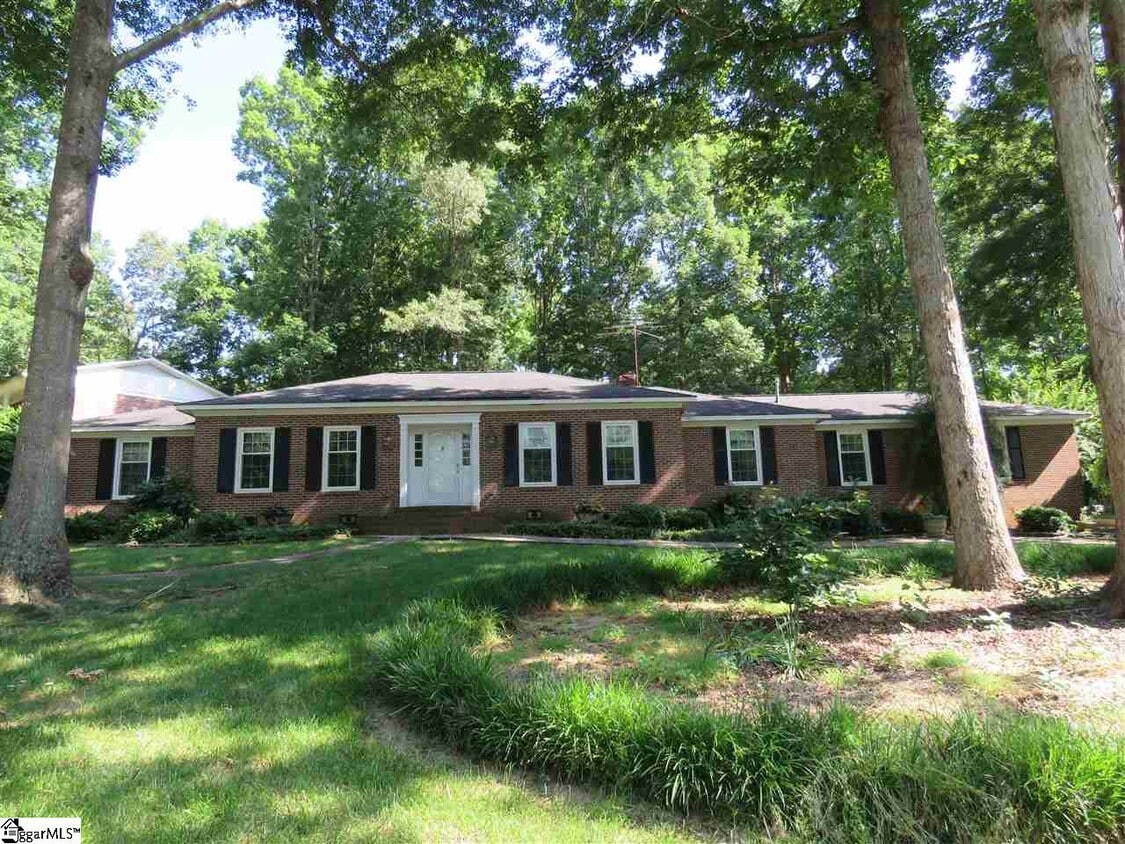 Primary Photo - 702 N Almond Dr