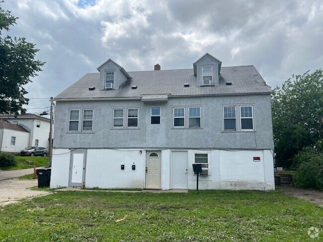 Building Photo - 315 5th St SE