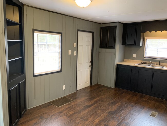 Building Photo - 279 Rolling Oaks Ln