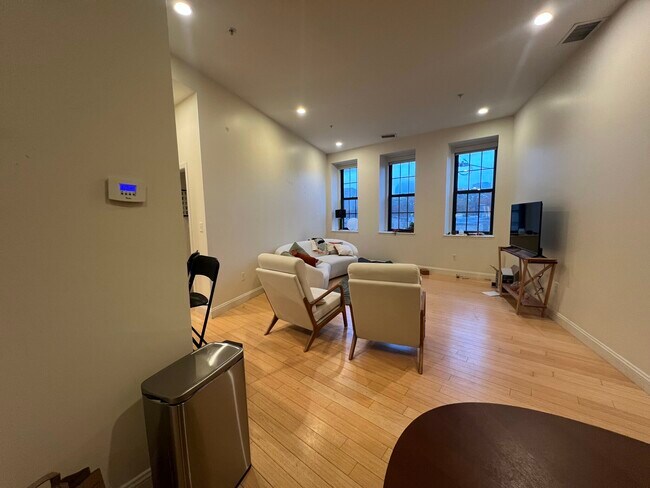 Foto del edificio - 490 Harrison Ave