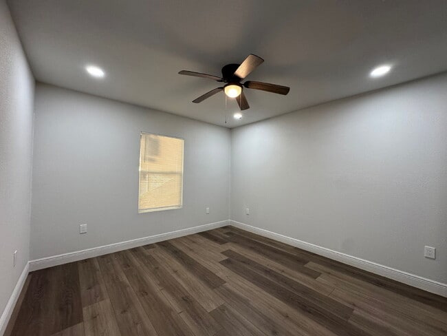 Foto del edificio - 148 Claire Ave