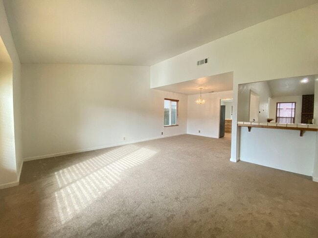 Foto del edificio - Spacious Manteca Home with a Pool