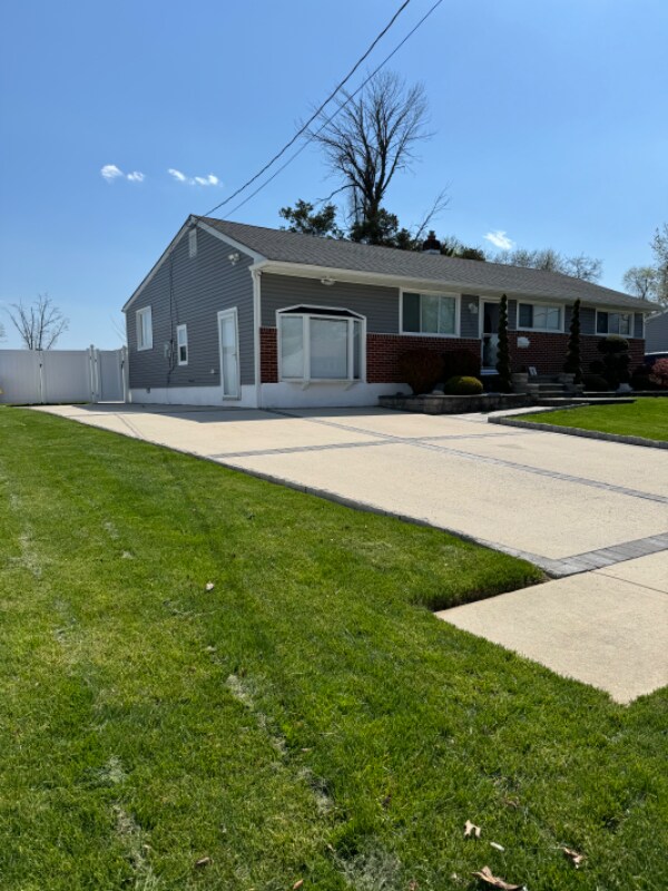 Building Photo - 214 S Garden Blvd