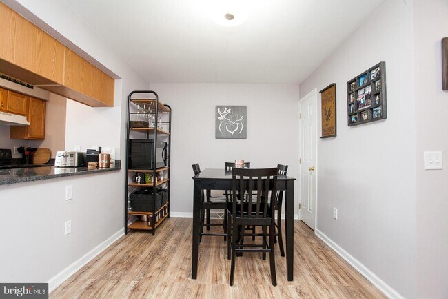 Building Photo - 3815 Lauriston St
