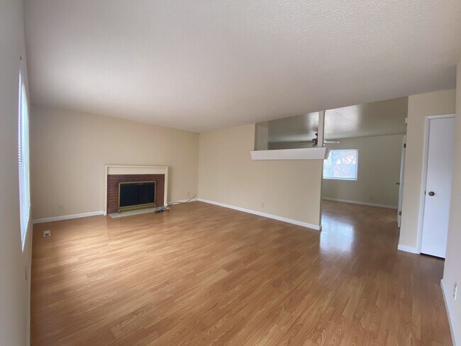 Foto del edificio - Newark 4 beds 2 baths Single Family House with Big Lot, Move In Ready!