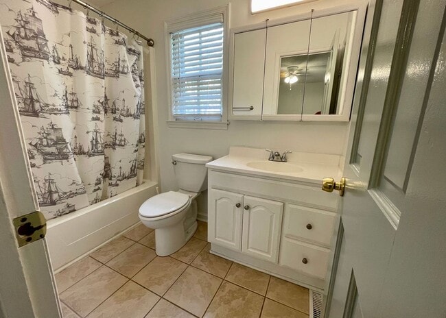 Building Photo - Available 8/1. Great 4 BR Home with Detach...