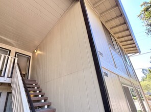 Building Photo - 202 Pine St