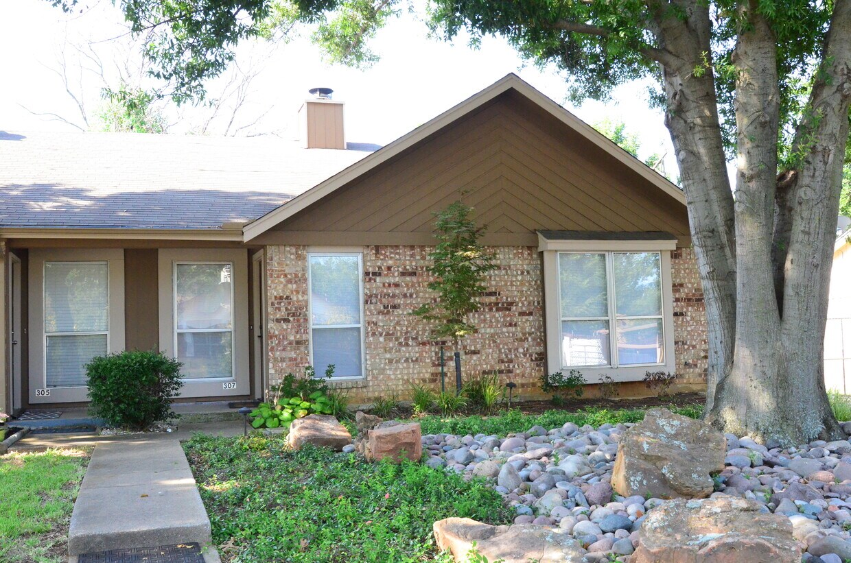 Front House - 307 Augustine Dr