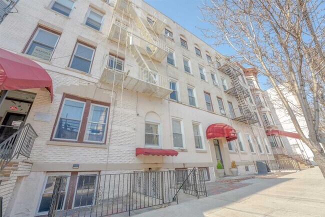 Building Photo - 209 48th St
