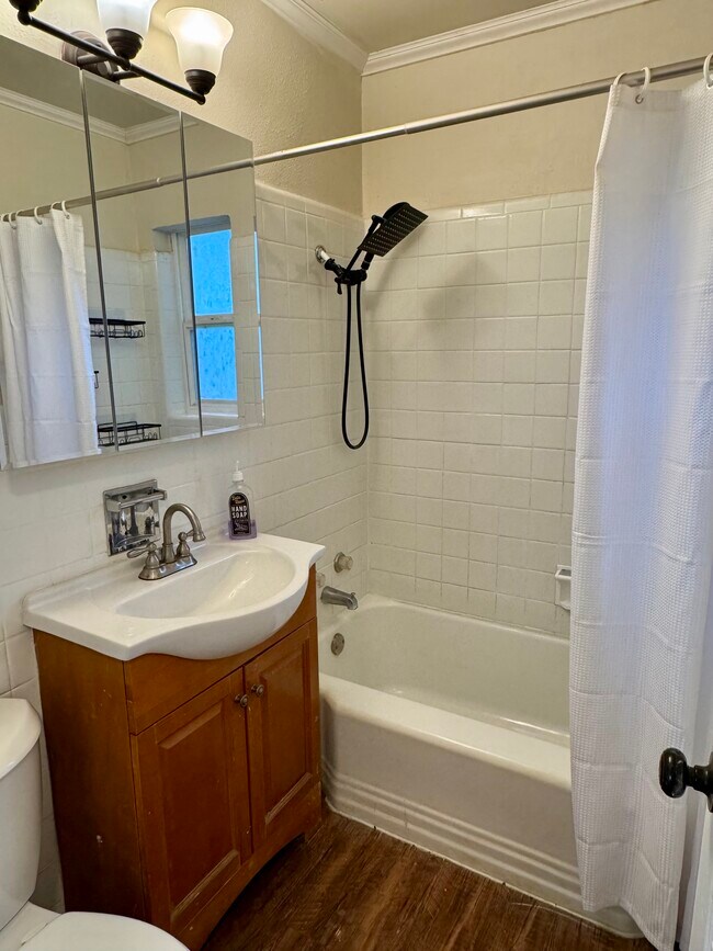 Foto del edificio - 2212 Sturges Dr